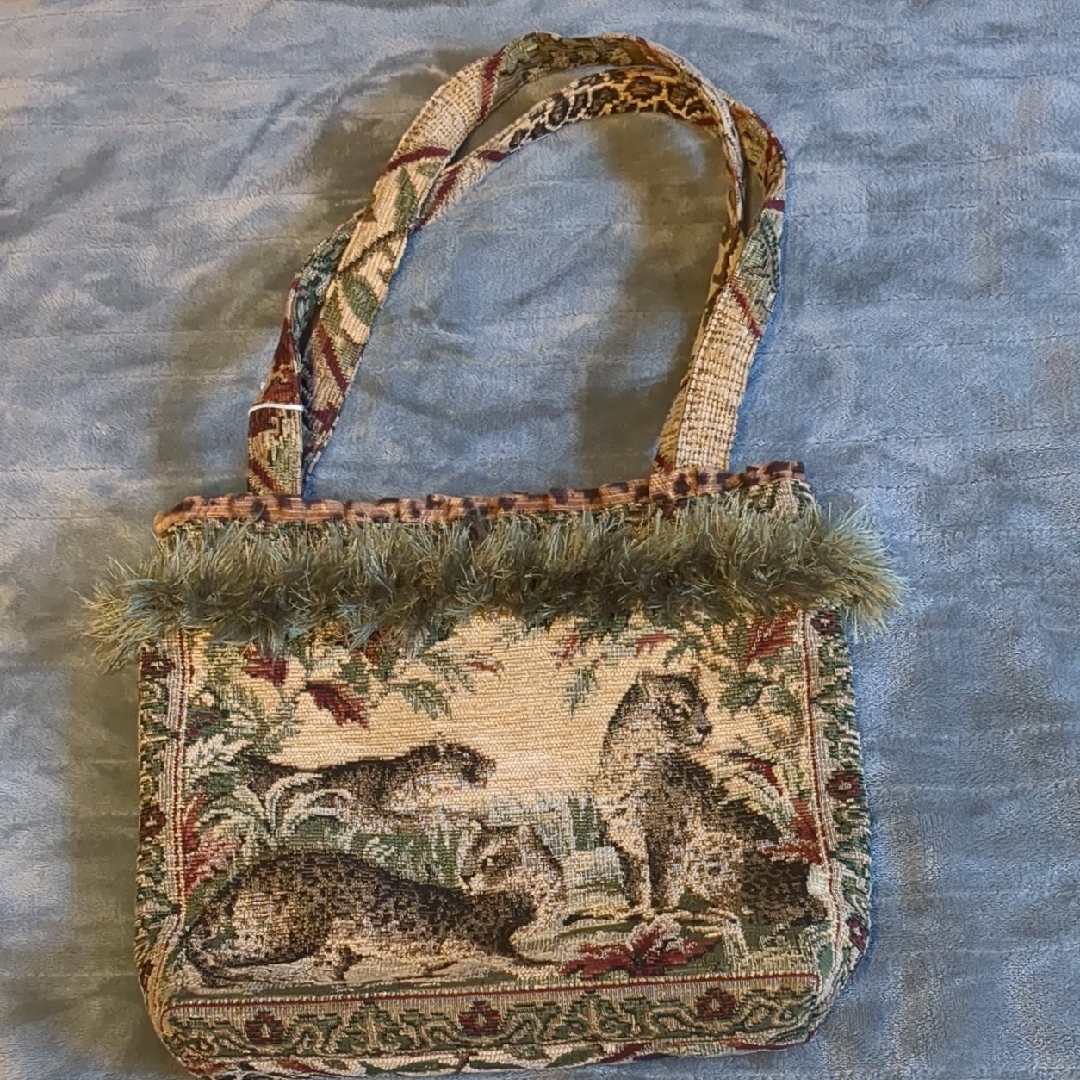 Chic Tapestry Shoulder Bag With Animal Motif